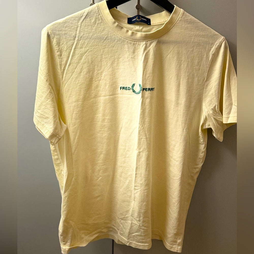 Fred Perry tee shirt Medium size